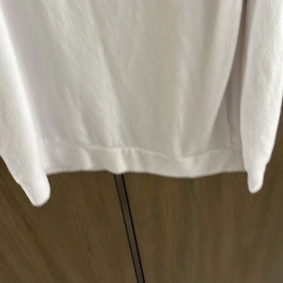 Chaser long sleeve ripped top size small - Picture 3 of 4